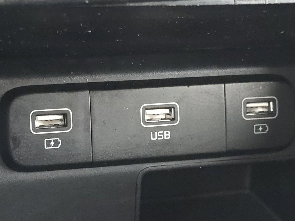 Used 2022 Kia Sorento S image 31