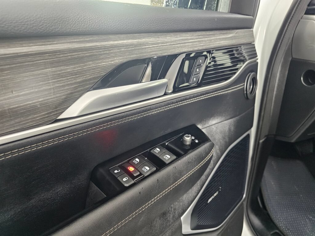 Used 2024 Jeep Wagoneer Series II AWD/4WD image 19