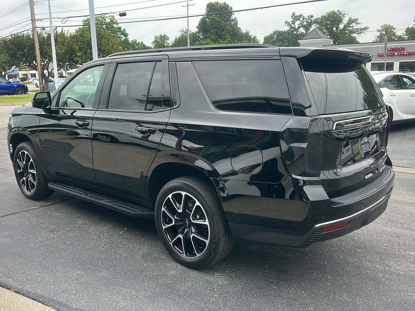 Used 2022 Chevrolet Tahoe RST w/ Luxury Package AWD/4WD image 17
