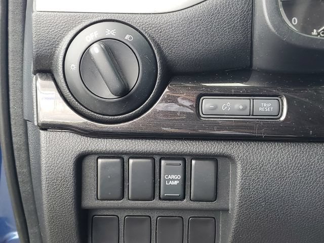 Used 2017 Nissan Titan SV AWD/4WD image 15