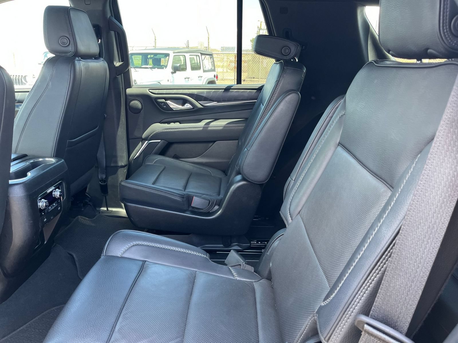 Used 2023 GMC Yukon Denali RWD image 27