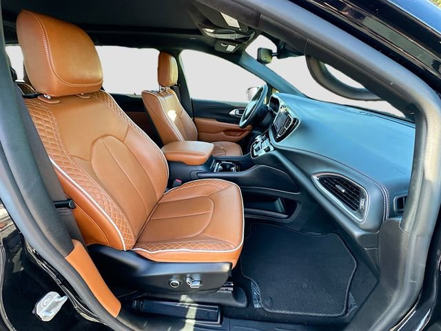 Used 2025 Chrysler Pacifica Pinnacle image 32