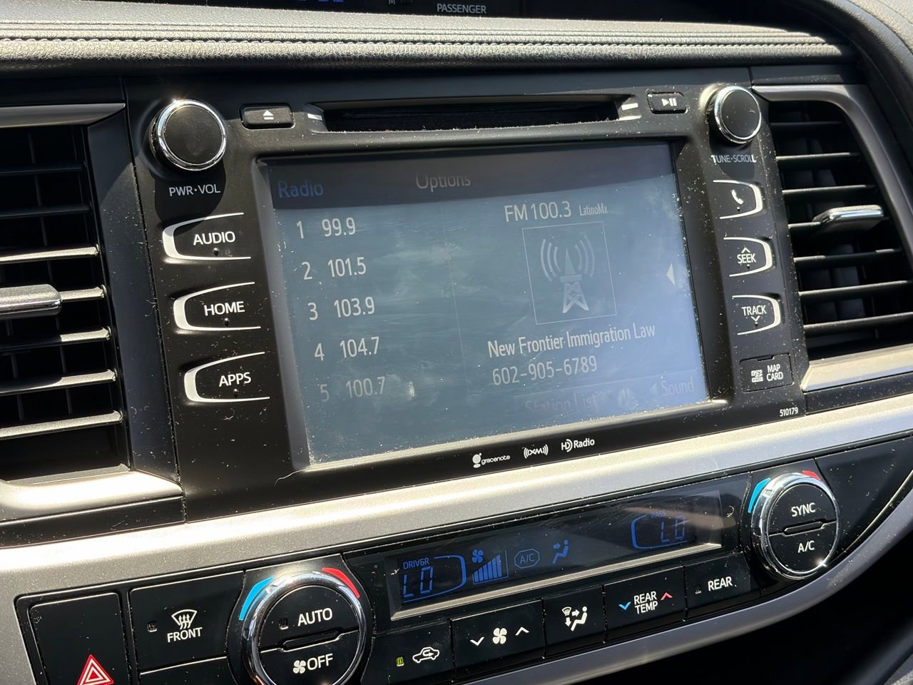 Used 2017 Toyota Highlander SE AWD/4WD image 11