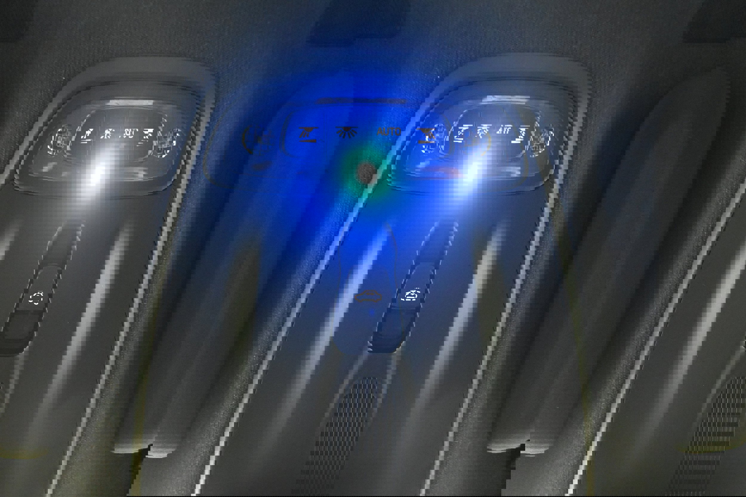 Used 2020 Volvo XC40 T5 R-Design image 23