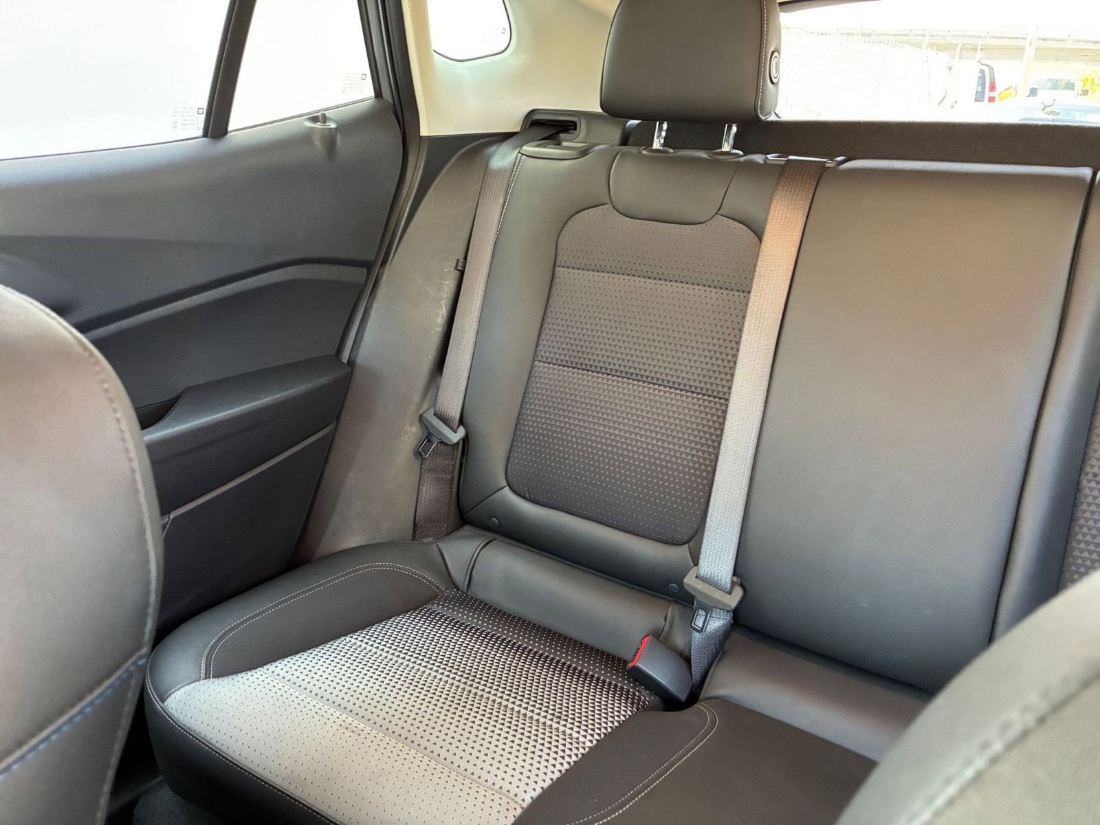 Used 2025 Chevrolet Trax LT image 38