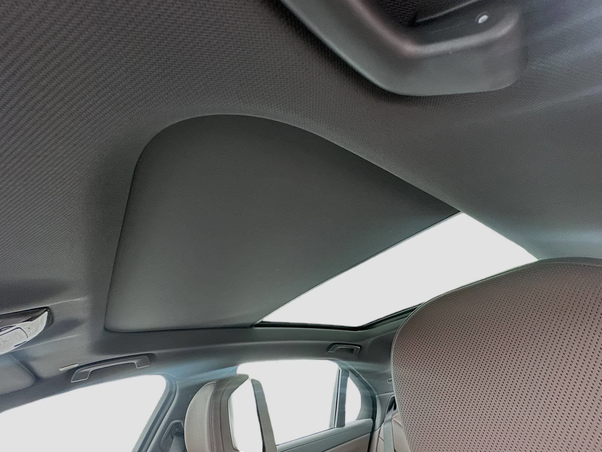 New 2026 BMW 750e xDrive w/ Premium Package image 15