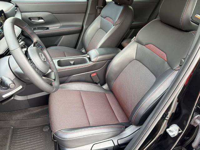Certified 2025 Nissan Kicks SR w/ SR Premium Package FWD image 18