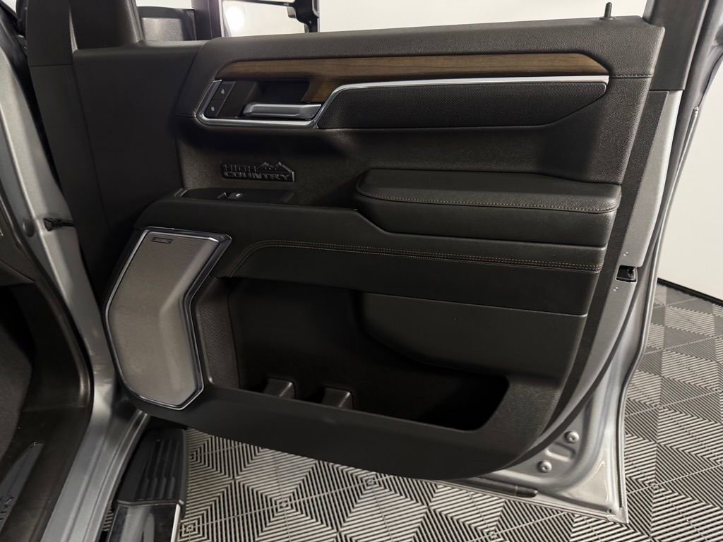 Used 2023 Chevrolet Silverado 1500 High Country w/ Technology Package image 34