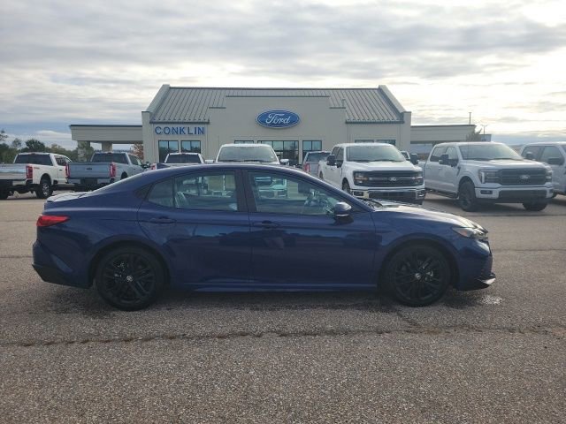 Used 2025 Toyota Camry SE image 21