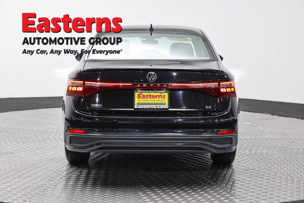 Used 2025 Volkswagen Jetta SE FWD image 7