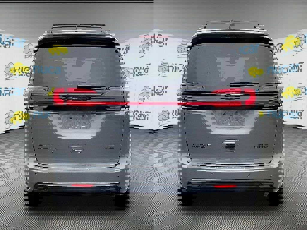 Used 2025 Chrysler Pacifica Limited FWD image 5