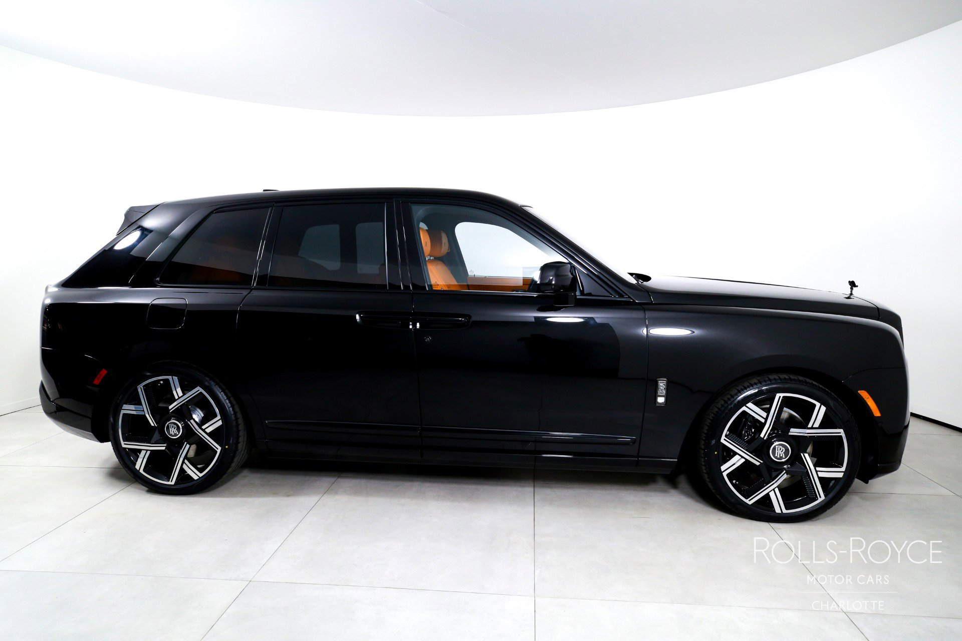 New 2026 Rolls-Royce Cullinan Black Badge image 10