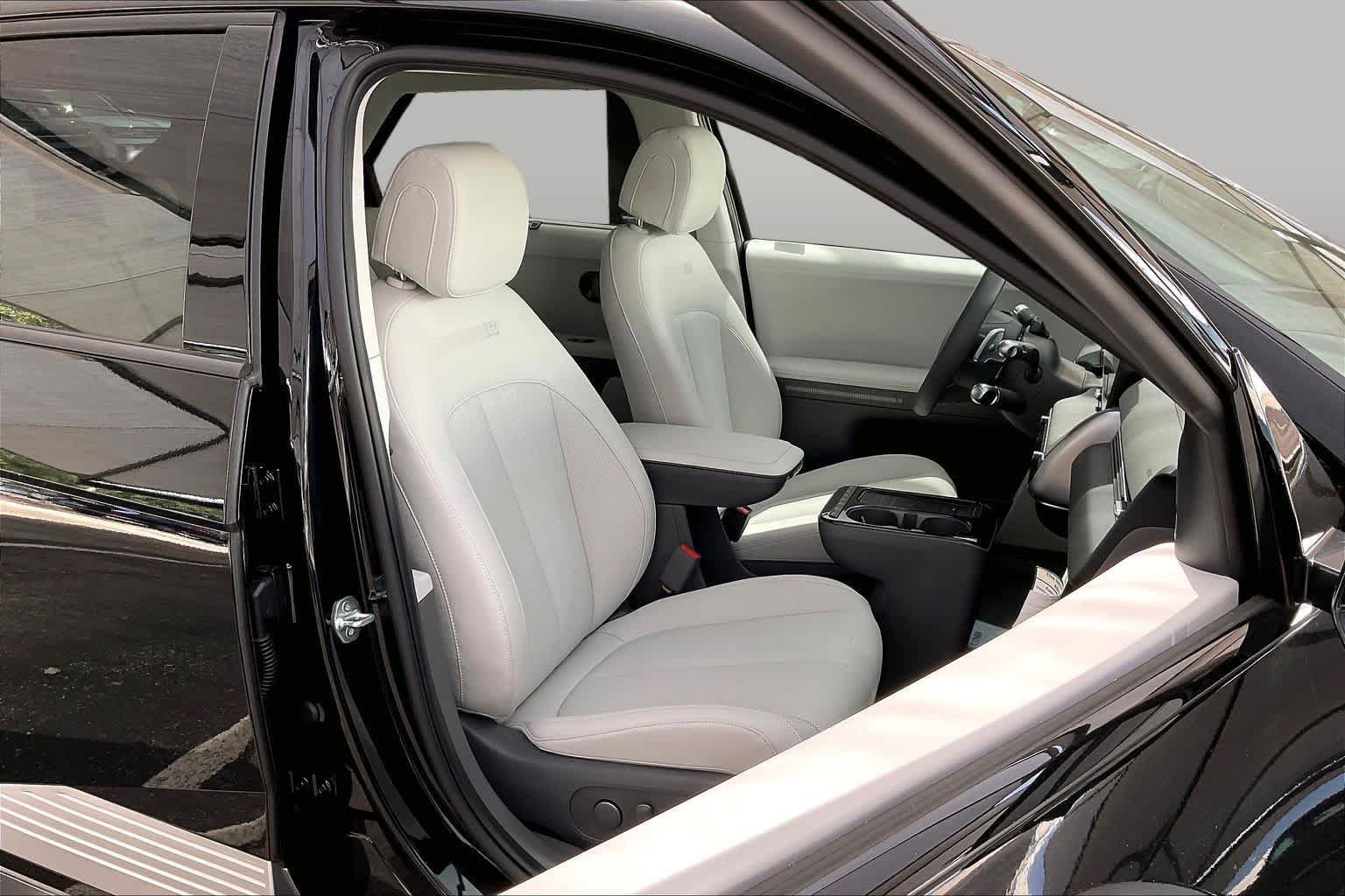 Certified 2025 Hyundai Ioniq 5 Limited AWD/4WD image 8