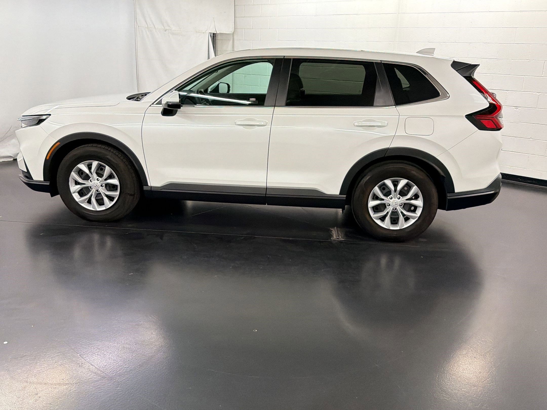 Certified 2025 Honda CR-V LX image 2