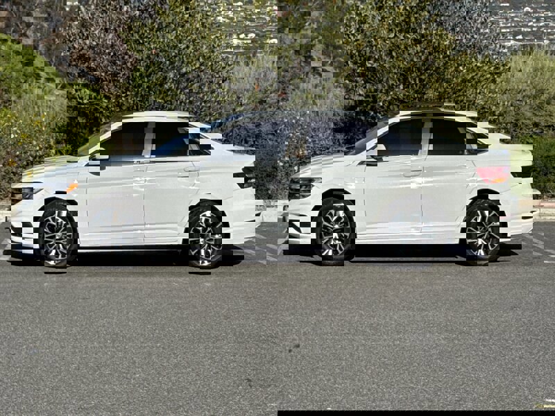 Used 2019 Volkswagen Jetta SE image 3