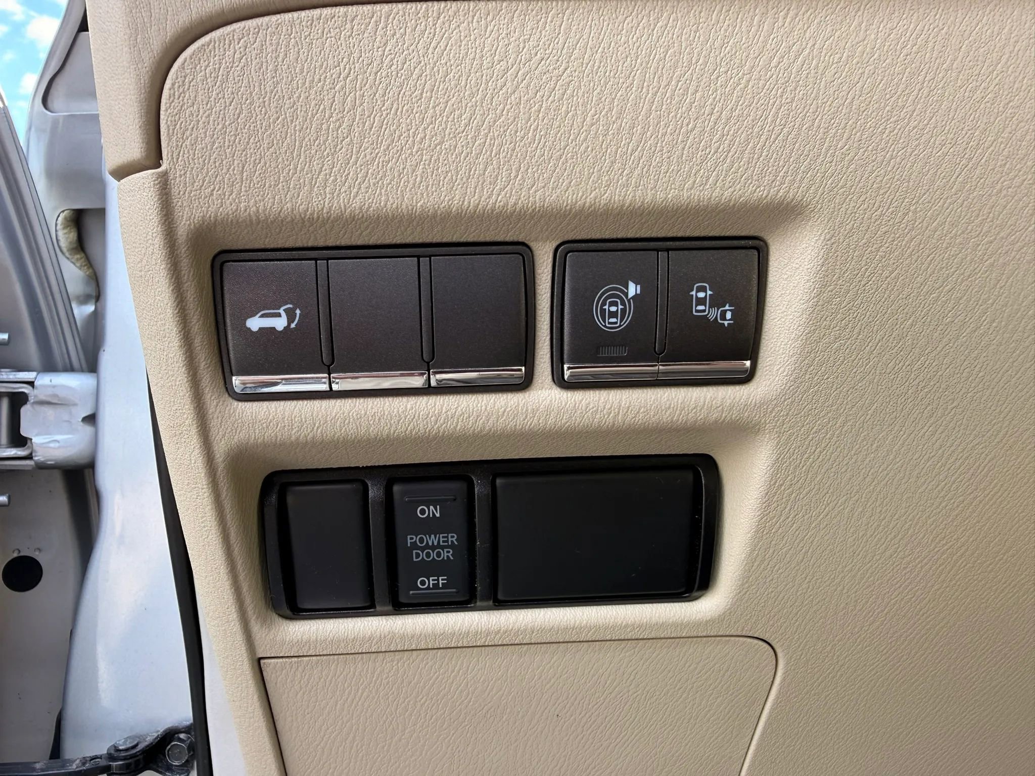 Used 2017 INFINITI QX80 4WD w/ Deluxe Technology Package image 21