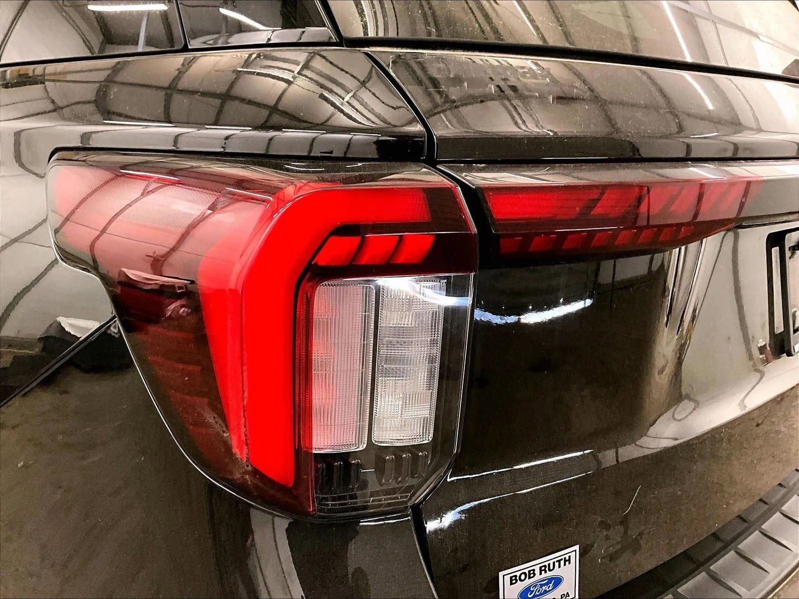 Used 2025 Ford Explorer ST AWD/4WD image 29