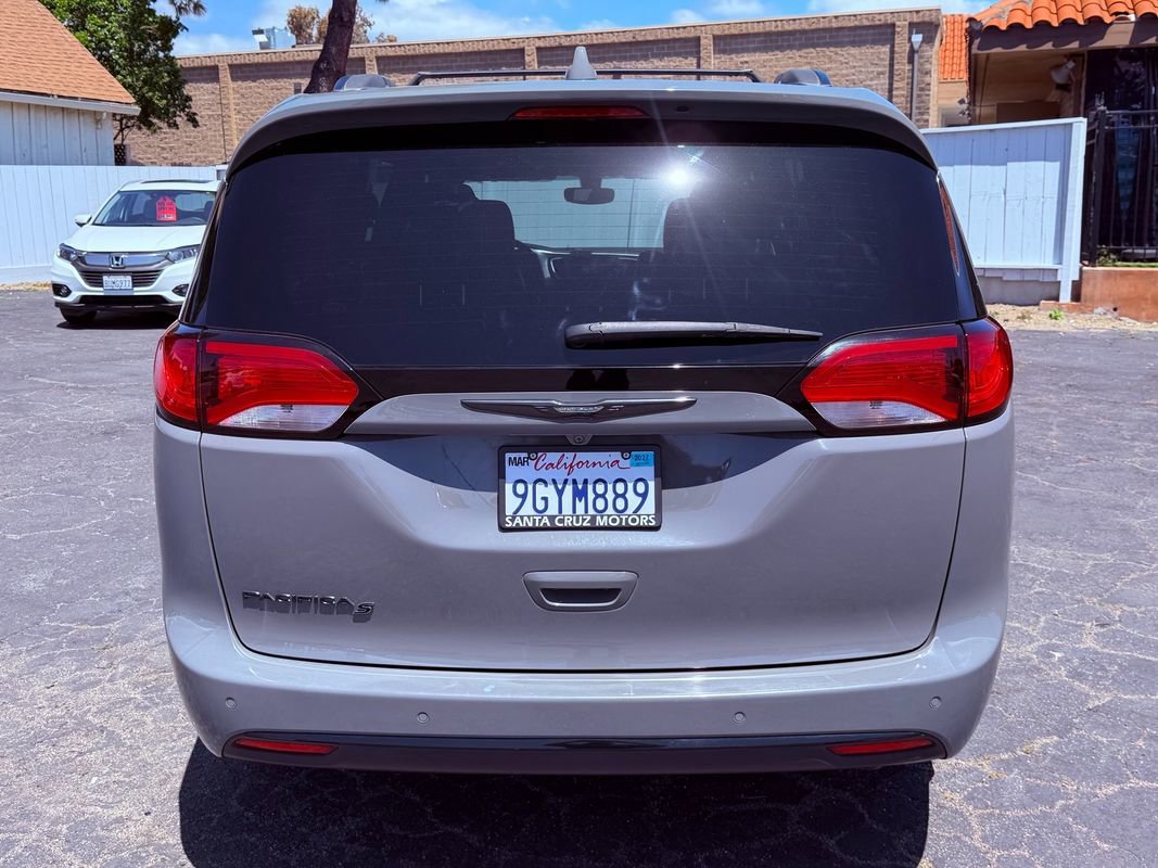 Used 2020 Chrysler Pacifica Touring-L Plus w/ S Appearance Package FWD image 5