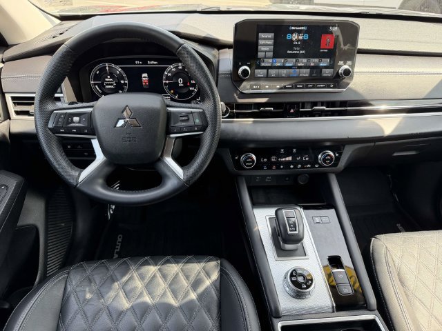 Used 2024 Mitsubishi Outlander SEL Black Edition AWD/4WD image 3