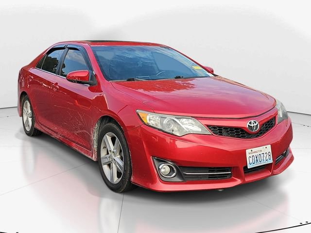 Used 2014 Toyota Camry SE w/ Moonroof Package