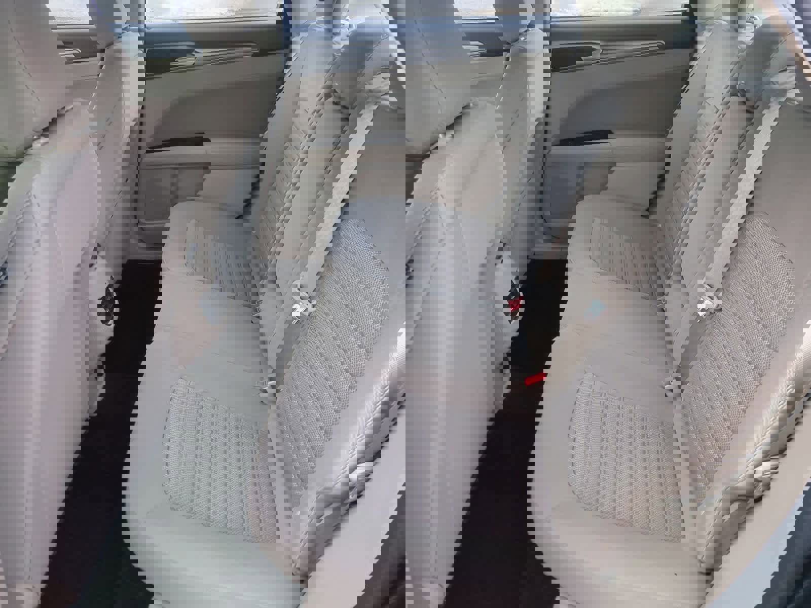 Used 2020 Ford Fusion SE image 19