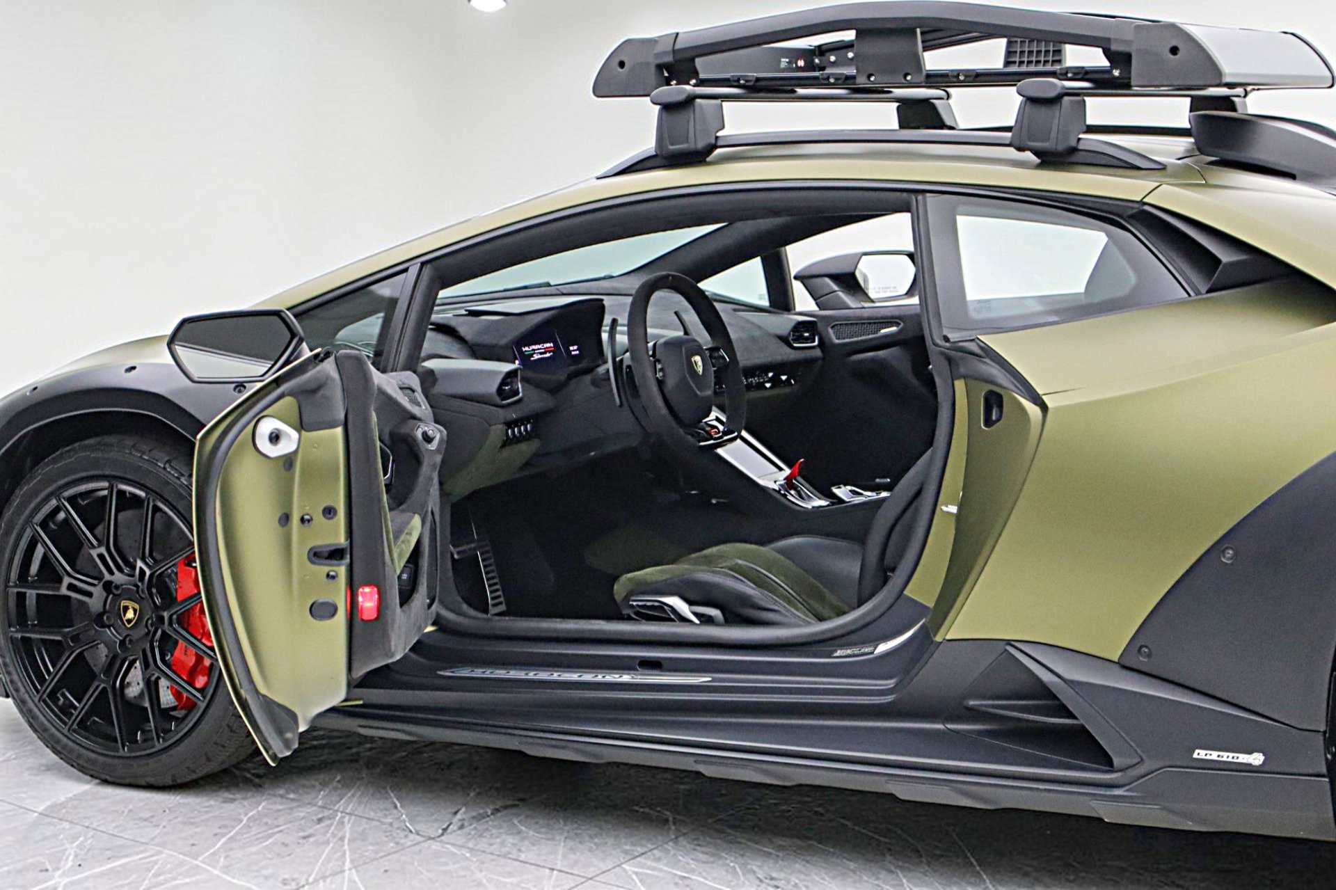 Used 2023 Lamborghini Huracan Sterrato image 6