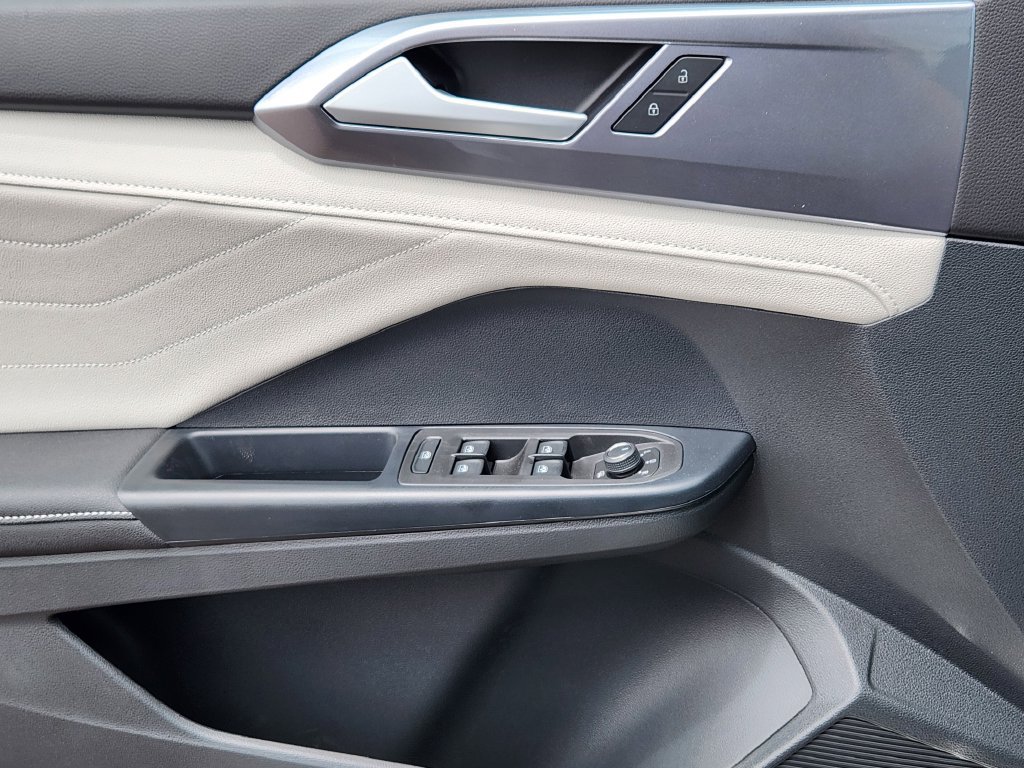 New 2026 Volkswagen Taos SEL AWD/4WD image 12