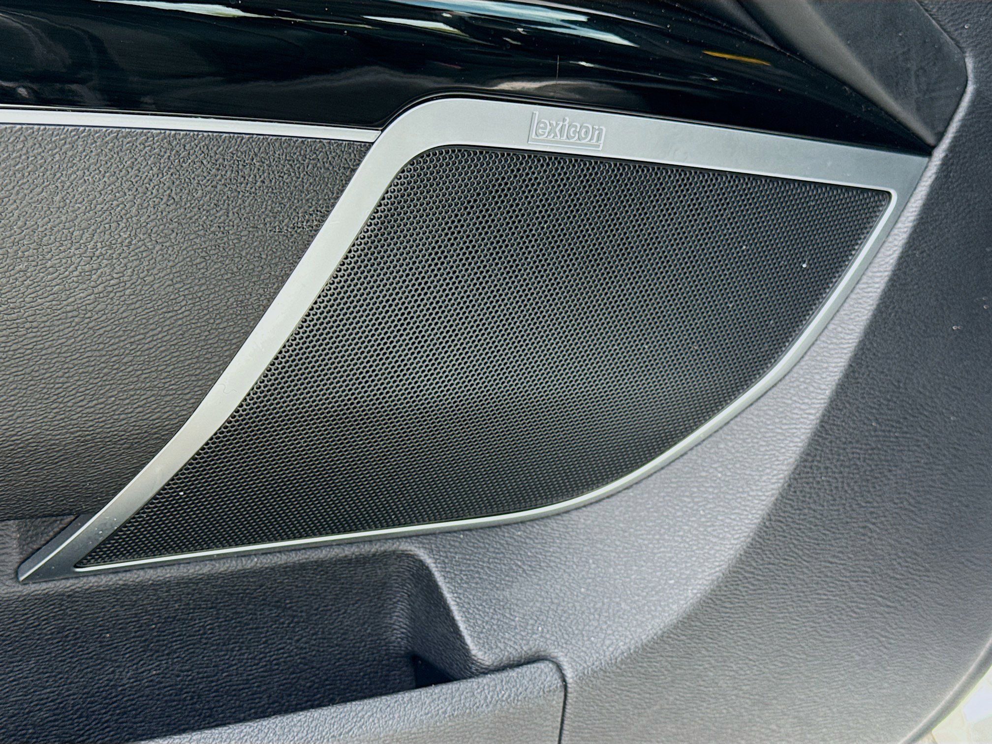 Used 2017 Kia K900 Luxury image 24