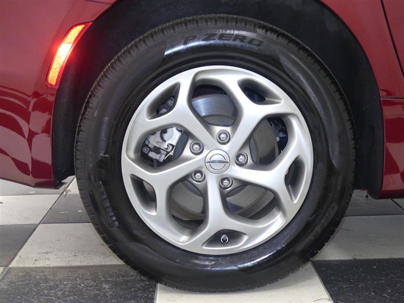 Used 2023 Chrysler Pacifica Limited AWD/4WD image 36