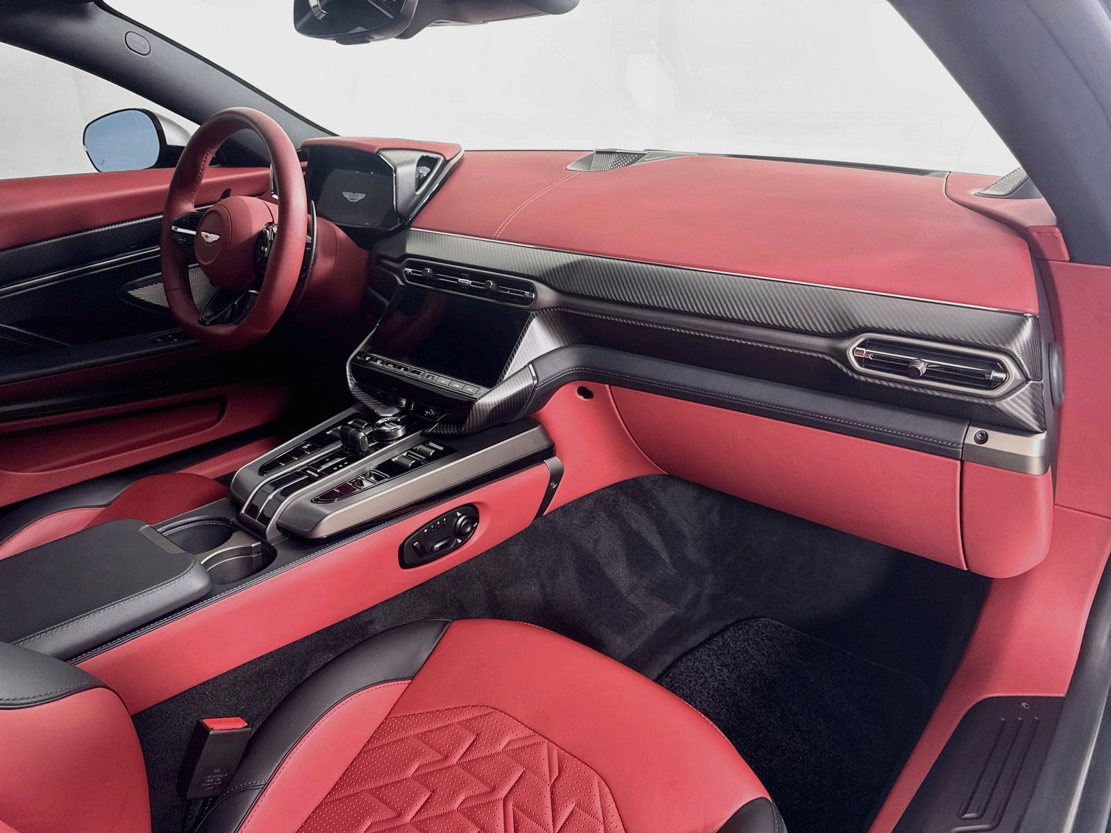 Used 2025 Aston Martin Vanquish RWD image 25