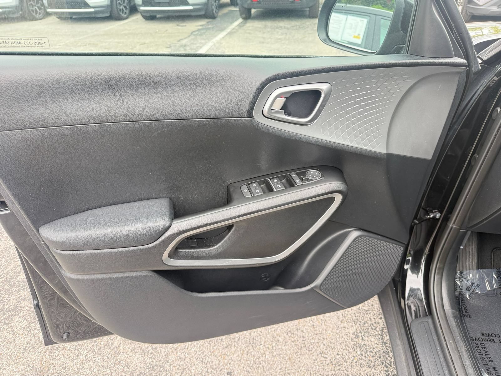 Used 2025 Kia Soul LX w/ LX Technology Package FWD image 18