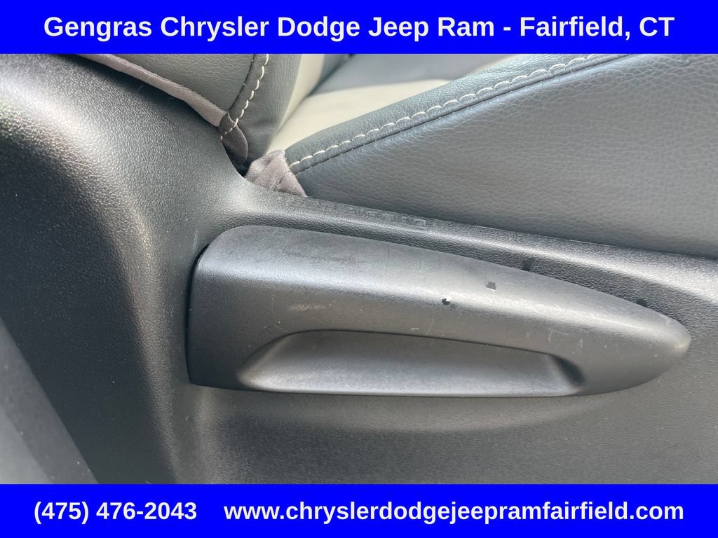 Used 2015 Toyota RAV4 Limited AWD/4WD image 21