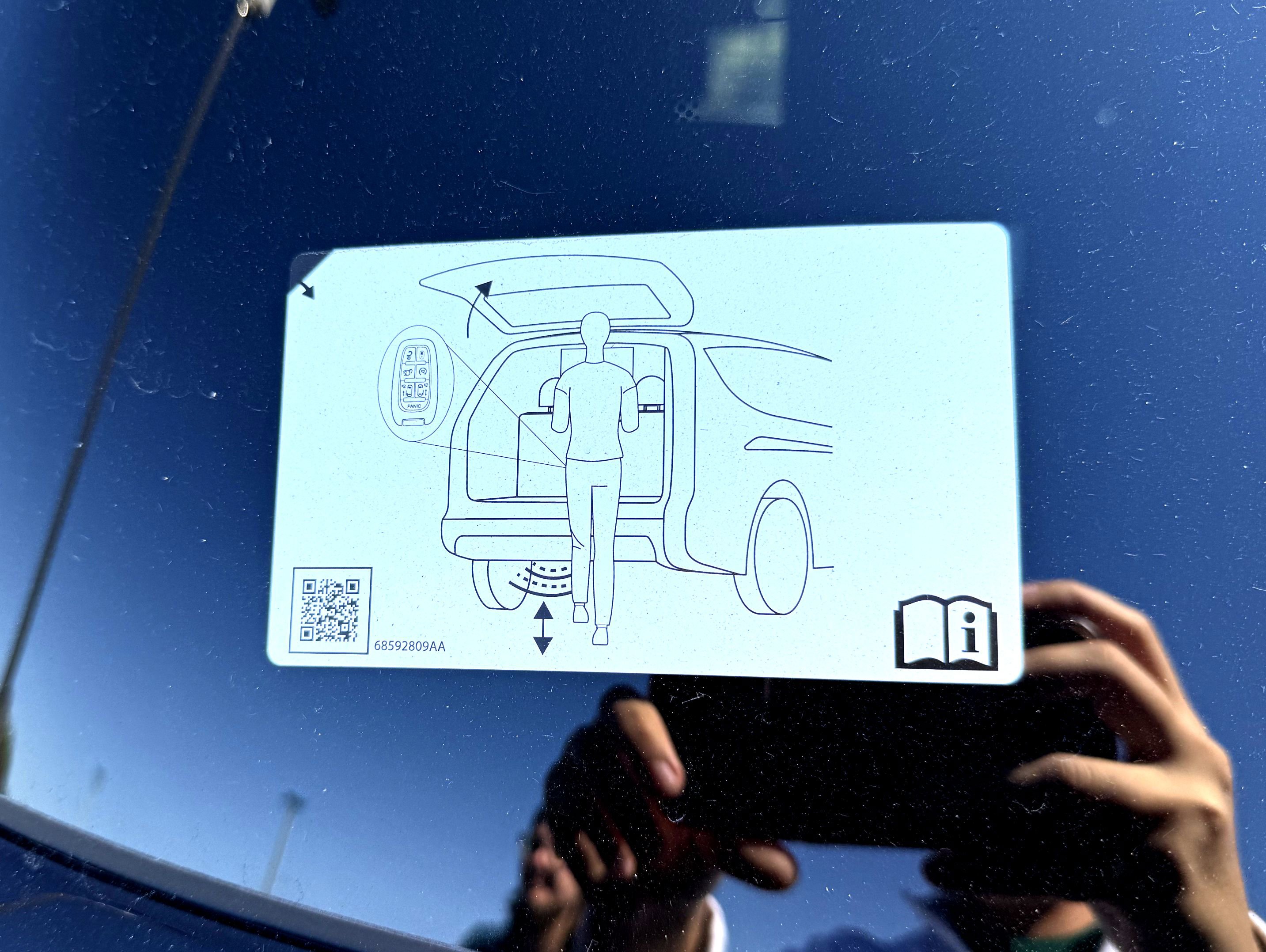 New 2026 Chrysler Pacifica Limited image 9