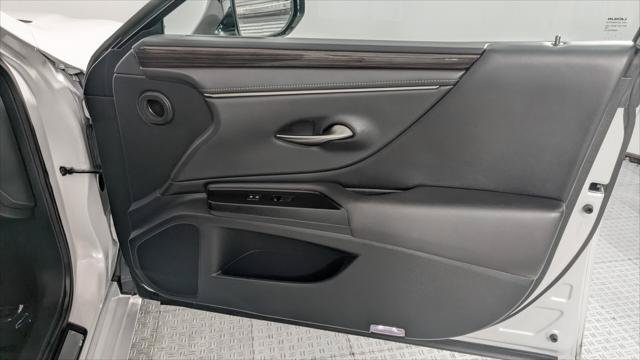Used 2019 Lexus ES 350 w/ Premium Package FWD image 23