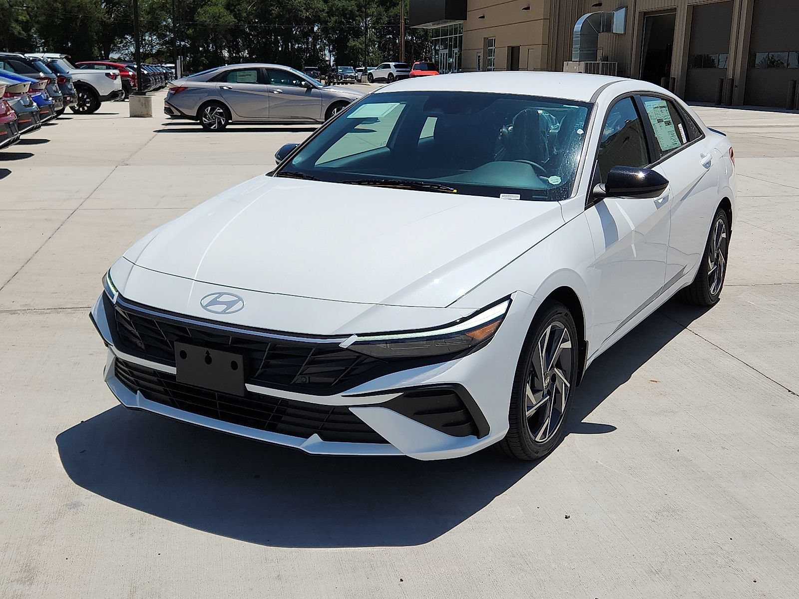 New 2025 Hyundai Elantra SEL FWD image 1
