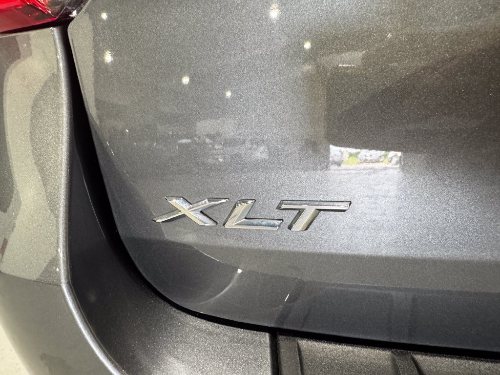 Used 2023 Ford Explorer XLT w/ Class IV Trailer Tow Package AWD/4WD image 32