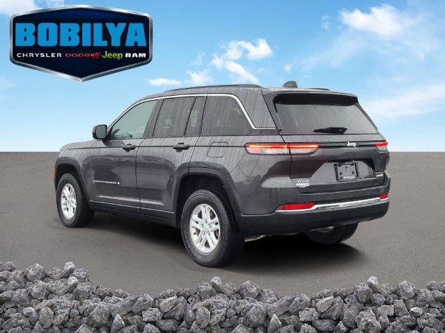 Used 2025 Jeep Grand Cherokee Laredo AWD/4WD image 4