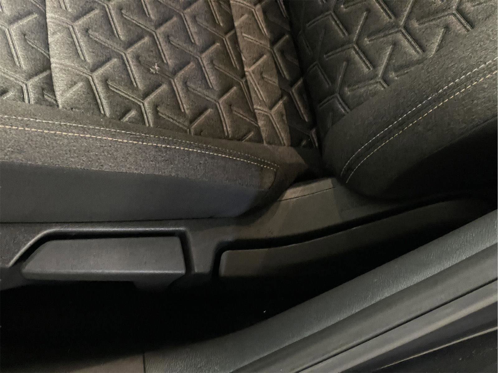 Used 2025 Nissan Kicks SV image 22