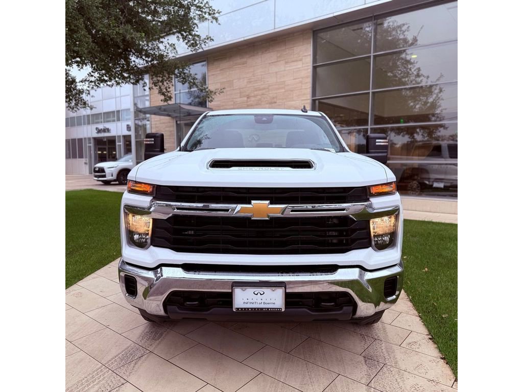 Used 2024 Chevrolet Silverado 2500 LT AWD/4WD image 3