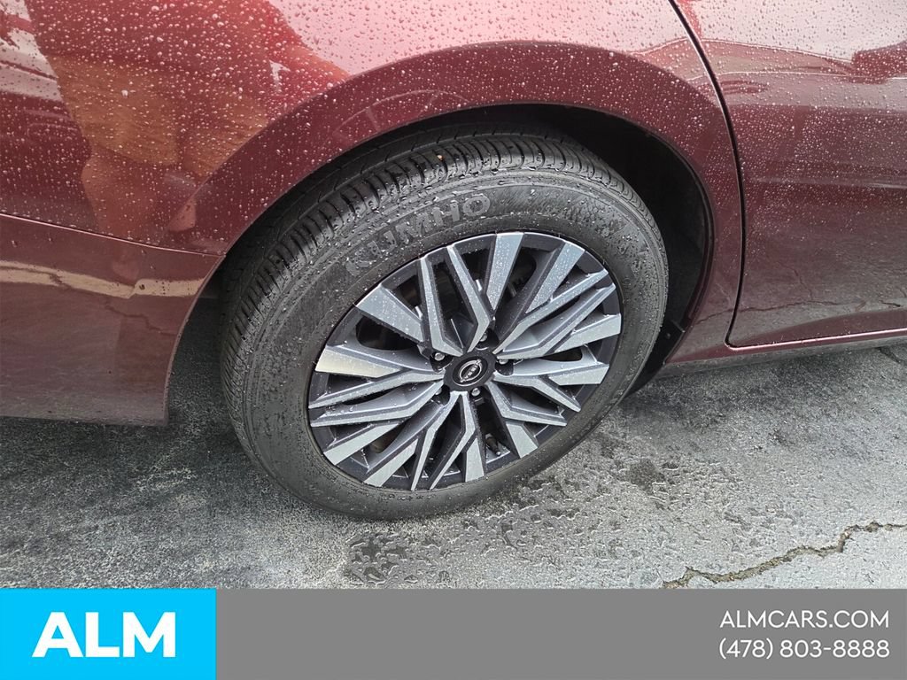 Used 2025 Nissan Altima 2.5 SV FWD image 14