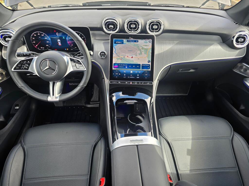 Used 2025 Mercedes-Benz GLC 300 4MATIC image 17