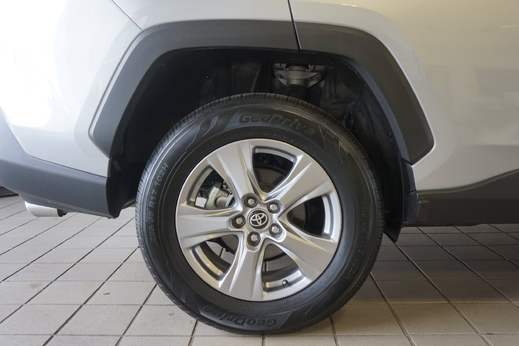 Certified 2025 Toyota RAV4 XLE AWD/4WD image 31