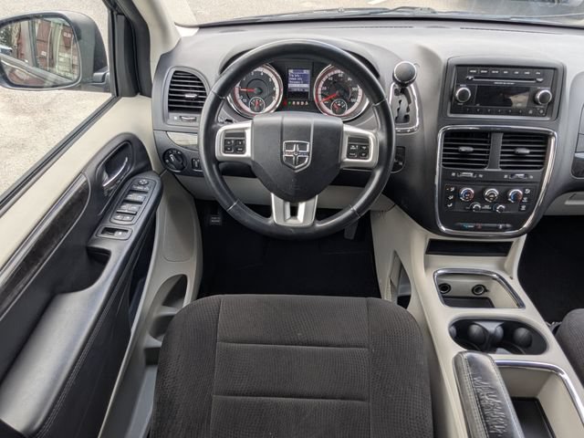 Used 2013 Dodge Grand Caravan SXT w/ Rear Park Assist Pkg FWD image 21