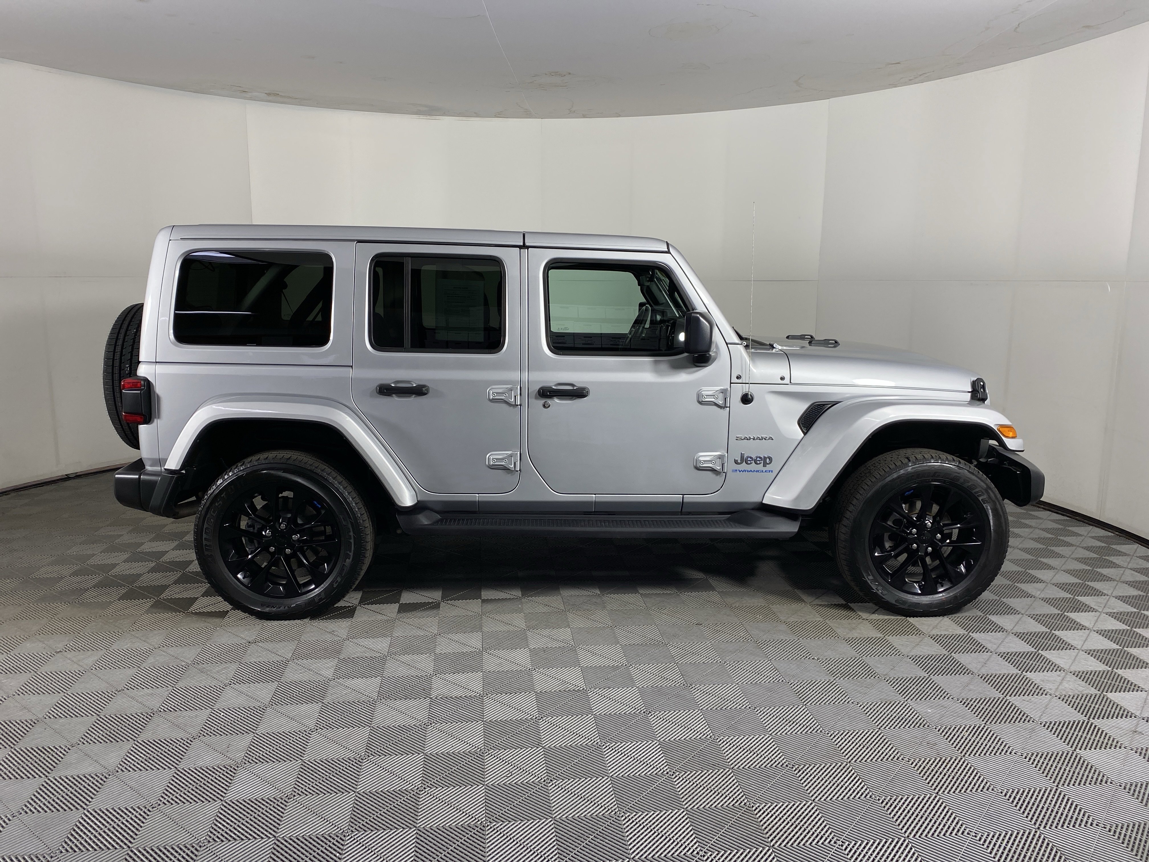 Used 2023 Jeep Wrangler Sahara w/ Cold Weather Group image 7