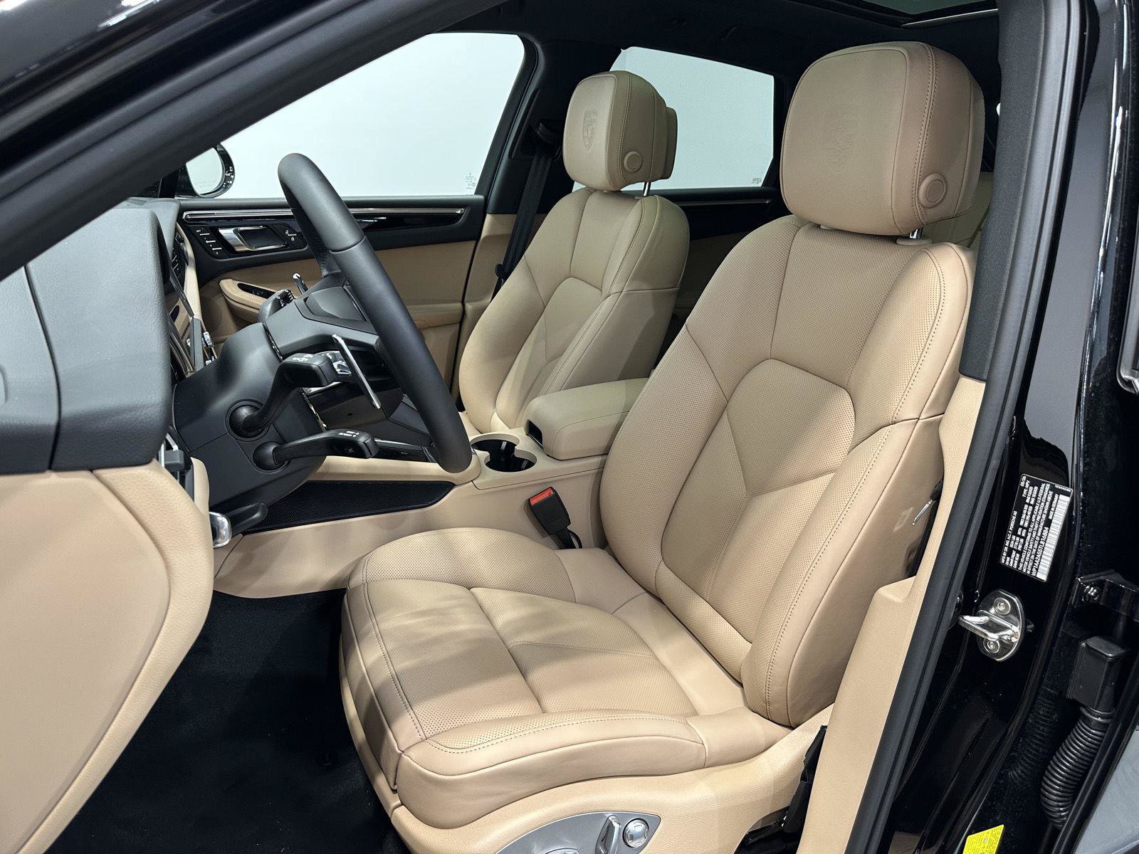 New 2026 Porsche Macan AWD/4WD image 5