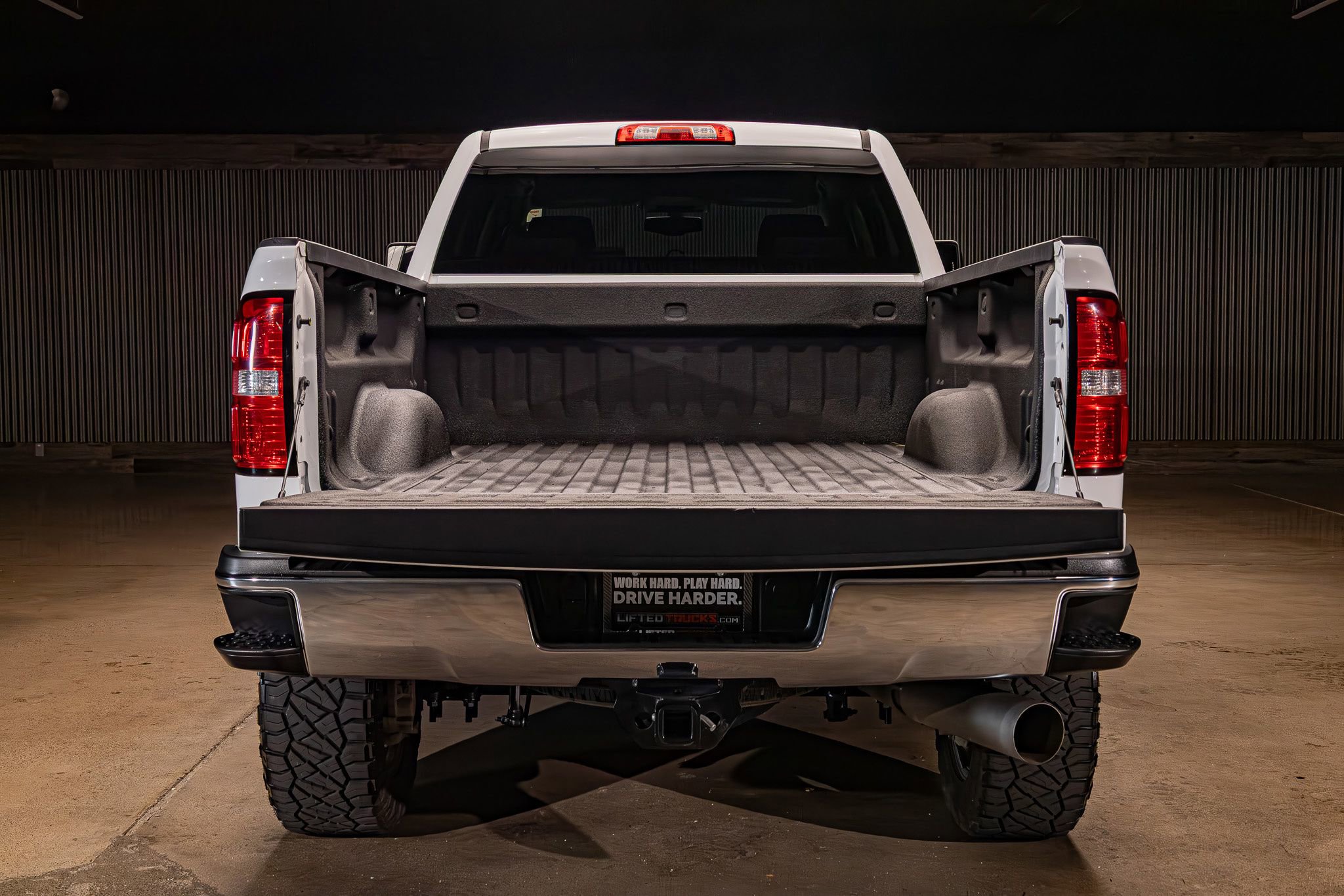 Used 2018 GMC Sierra 2500 SLE w/ Suspension Package, Off-Road AWD/4WD image 8