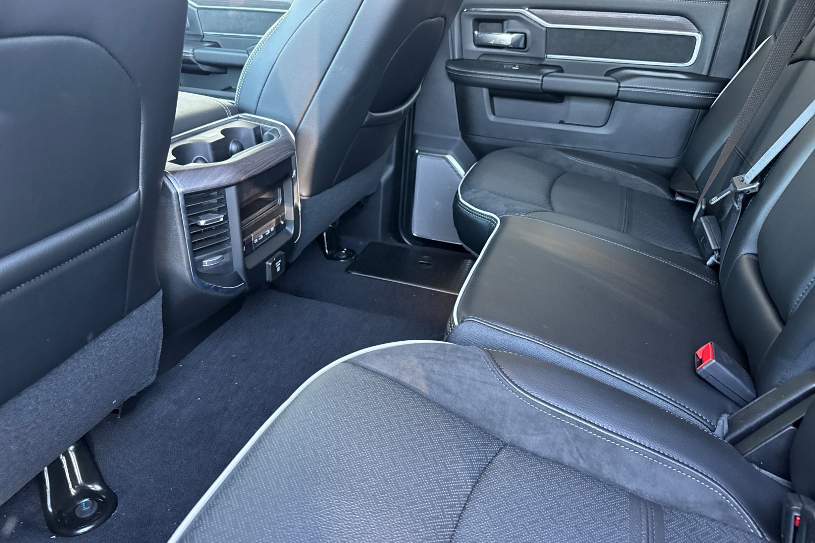 New 2027 RAM 3500 Laramie AWD/4WD image 10