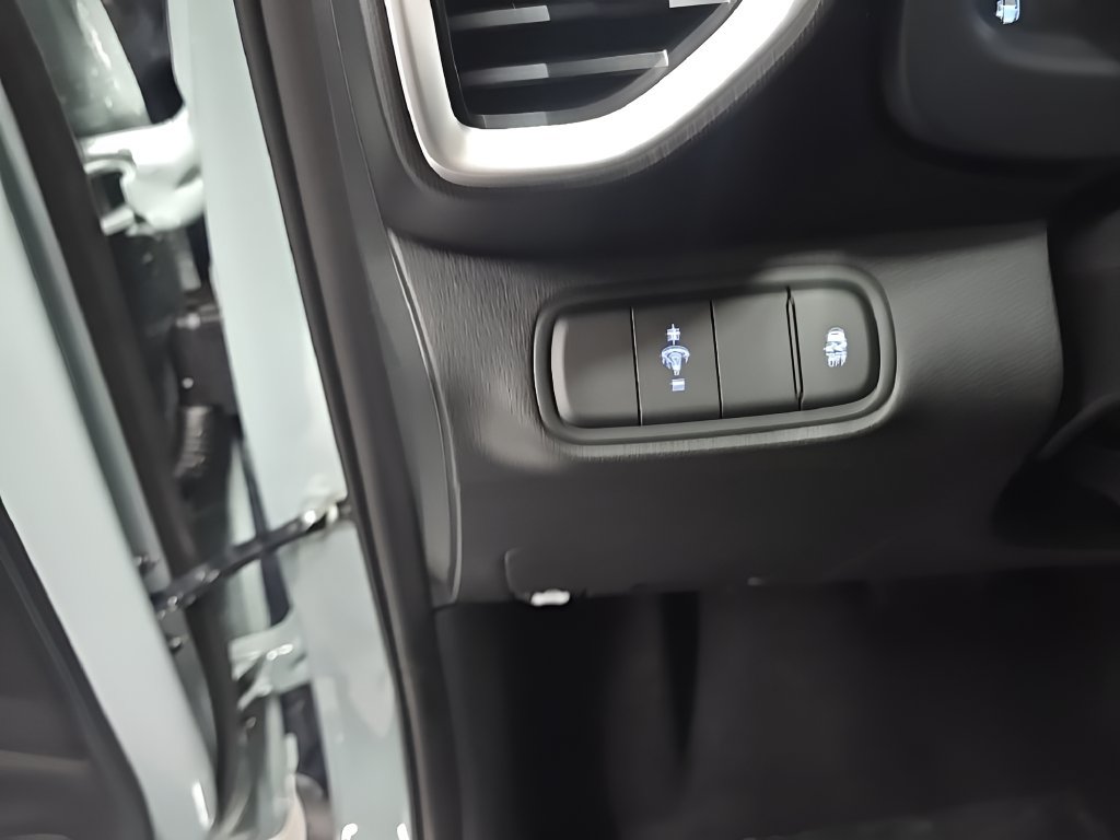 New 2026 Hyundai Venue SEL FWD image 13