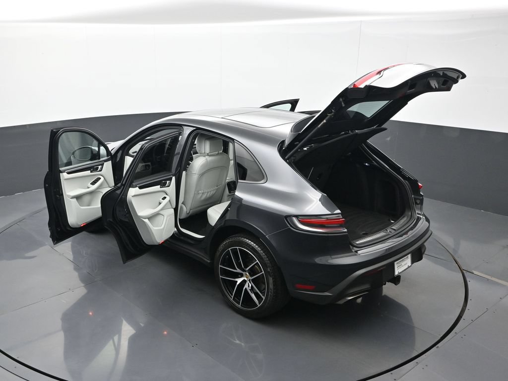 Certified 2023 Porsche Macan AWD/4WD image 28