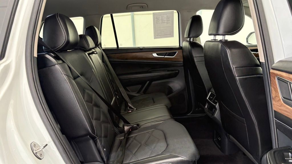 Used 2024 Volkswagen Atlas SE w/ Black Wheel Package image 28